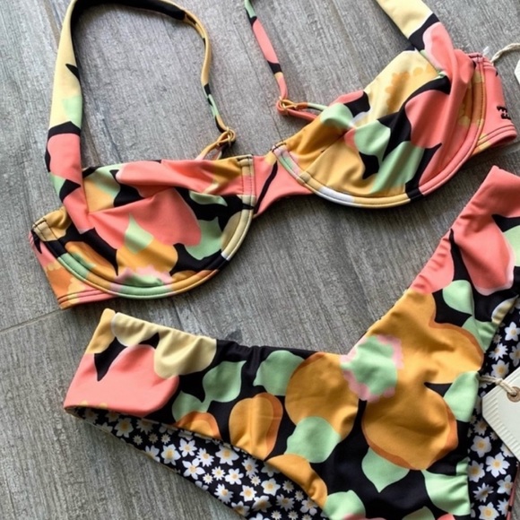 π₯π₯BILLABONG - PRETTY DAZE RUBY UNDERWIRE REVERSIBLE FIJI BIKINI SETπ₯π₯ - Picture 6 of 14